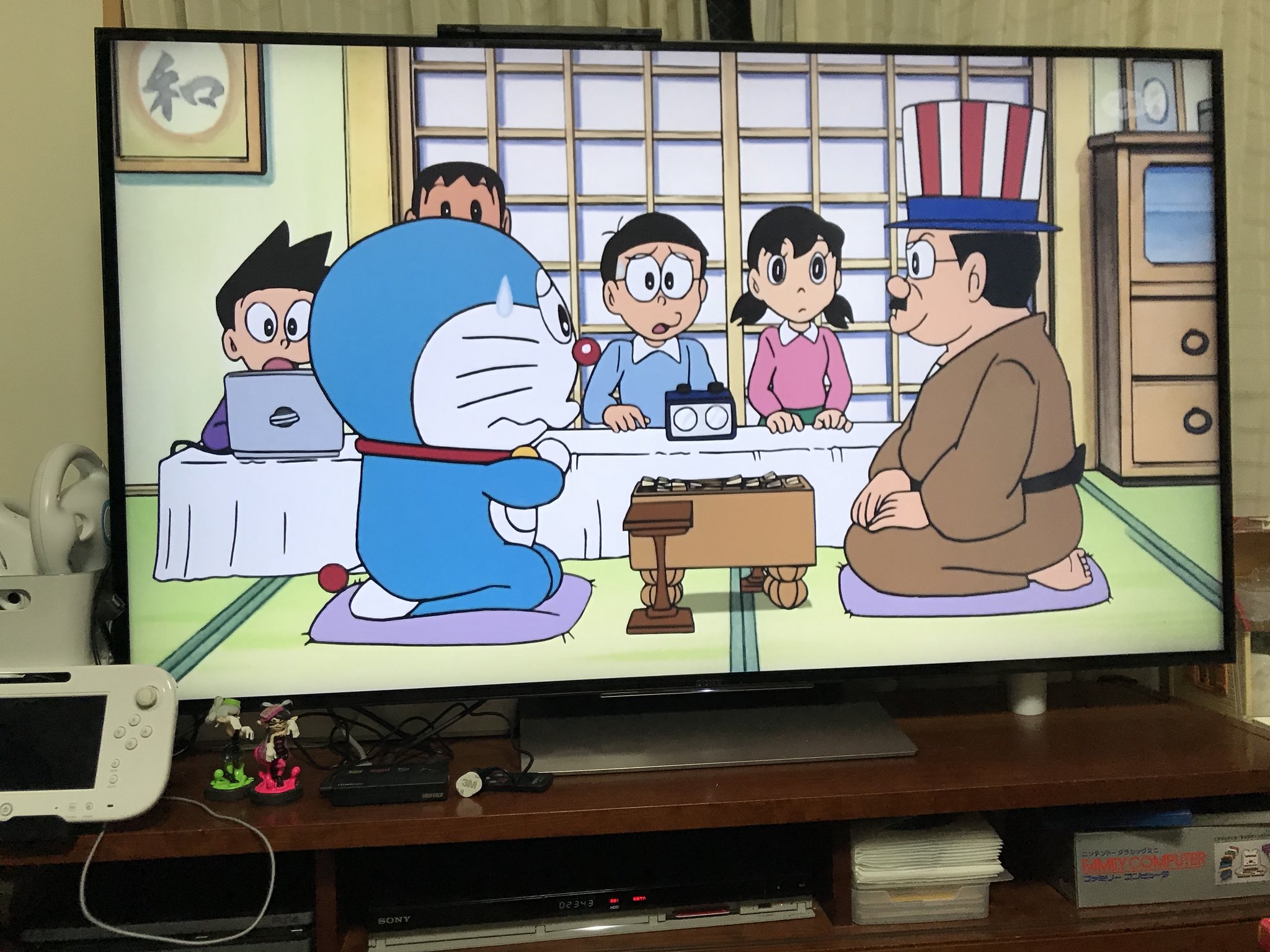 تويتر 飯島栄治 على تويتر うちの子供とドラえもんを観ていたら いきなり将棋を指す場面になっていて驚きました 笑 のび太達が空き地で野球をやってて ガラスが割れて いつも怒る神成 かみなり さんが将棋の名人クラスの実力ということです 全く知りませんでした