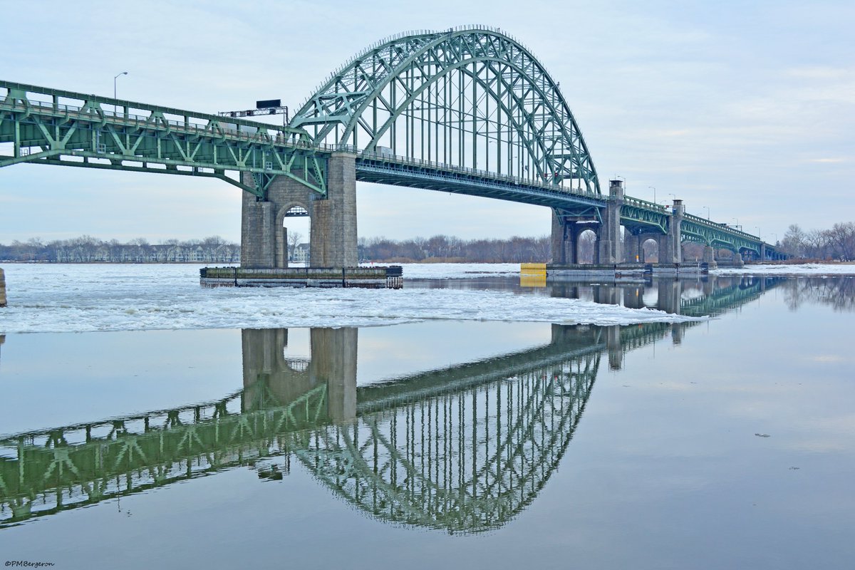 MikeSlickster's tweet photo. Today's Icebergs in the #DelawareRiver #TaconyPalmyraBridge #LardnersPoint #Photography #TheDelawareForLife https://t.co/mfUIdAk9hf