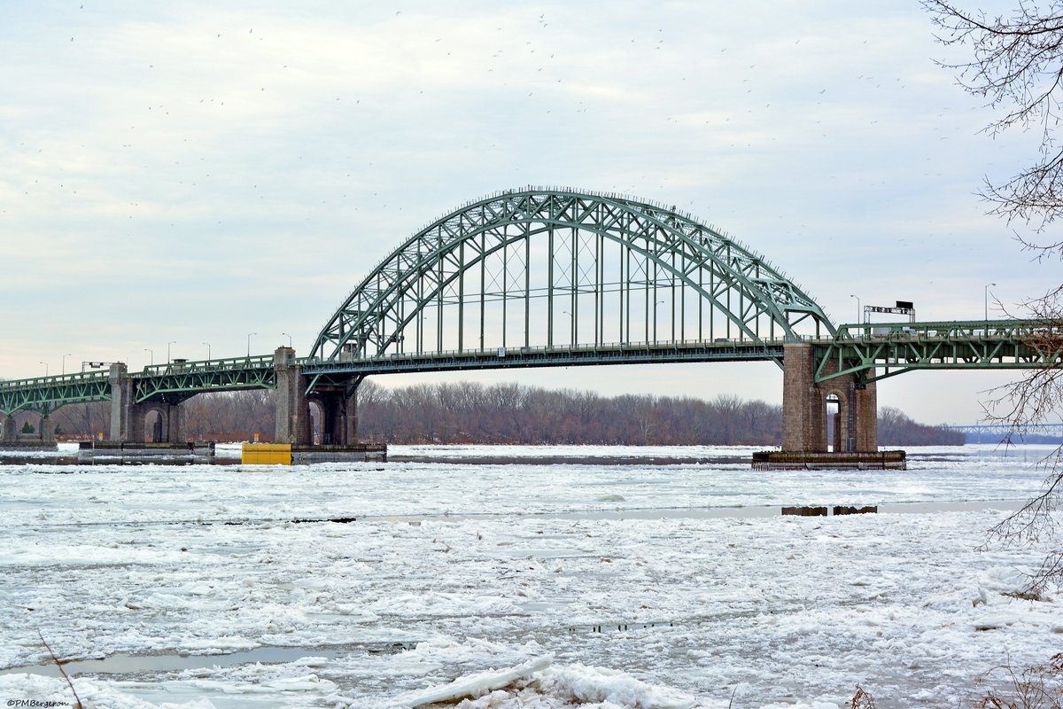 MikeSlickster's tweet photo. Today's Icebergs in the #DelawareRiver #TaconyPalmyraBridge #LardnersPoint #Photography #TheDelawareForLife https://t.co/mfUIdAk9hf