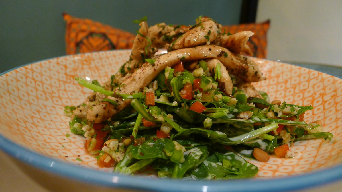 TabunKitchen's tweet photo. Chicken, freekeh, baby spinach...healthy never tasted this good. At least, we think so - come and find out #JerusalemStreetFood #PalestinianCooking #Salad https://t.co/Tcsw6qC5xR