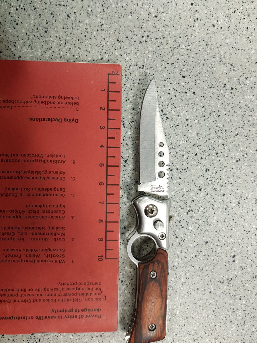 MetTaskforce's tweet photo. Knives taken off the streets in 2 separate incidents of #StopAndSearch by #U31 #TSG whilst on patrols in #MPSHackney 2 arrests made #StopKnifeCrime ^AW https://t.co/LJMHDOtY1K