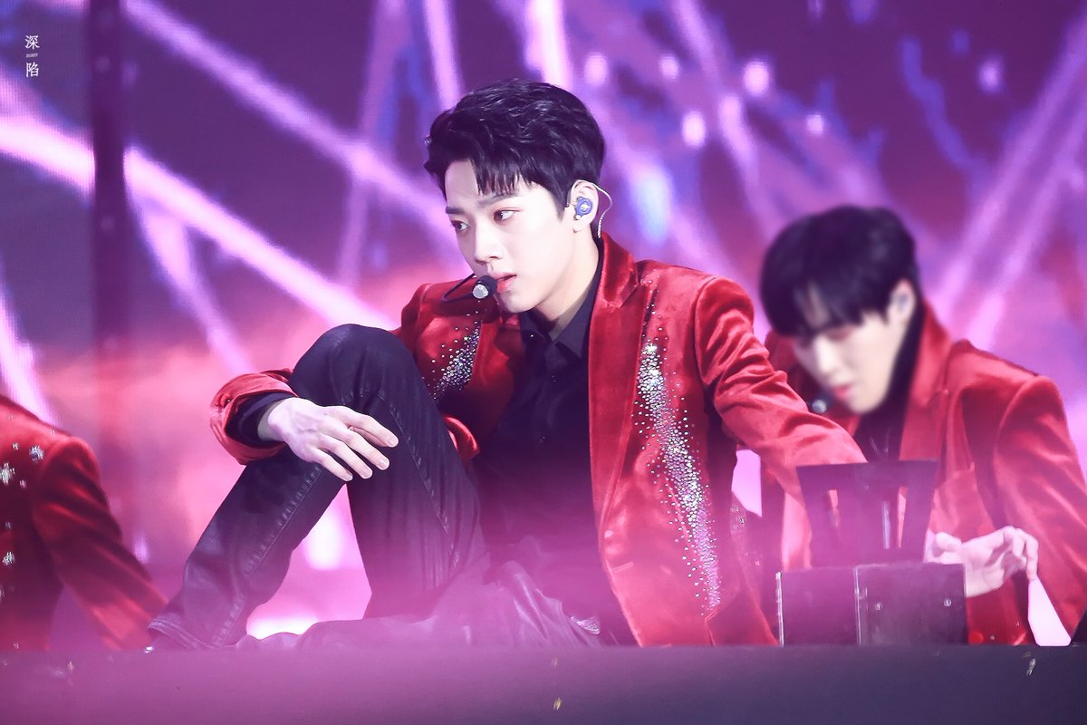 SIL0923's tweet photo. #赖冠霖 #라이관린 #워너원 180110 골든디스크 
관린 헛🔥🔥 https://t.co/9OtYKjF3uw