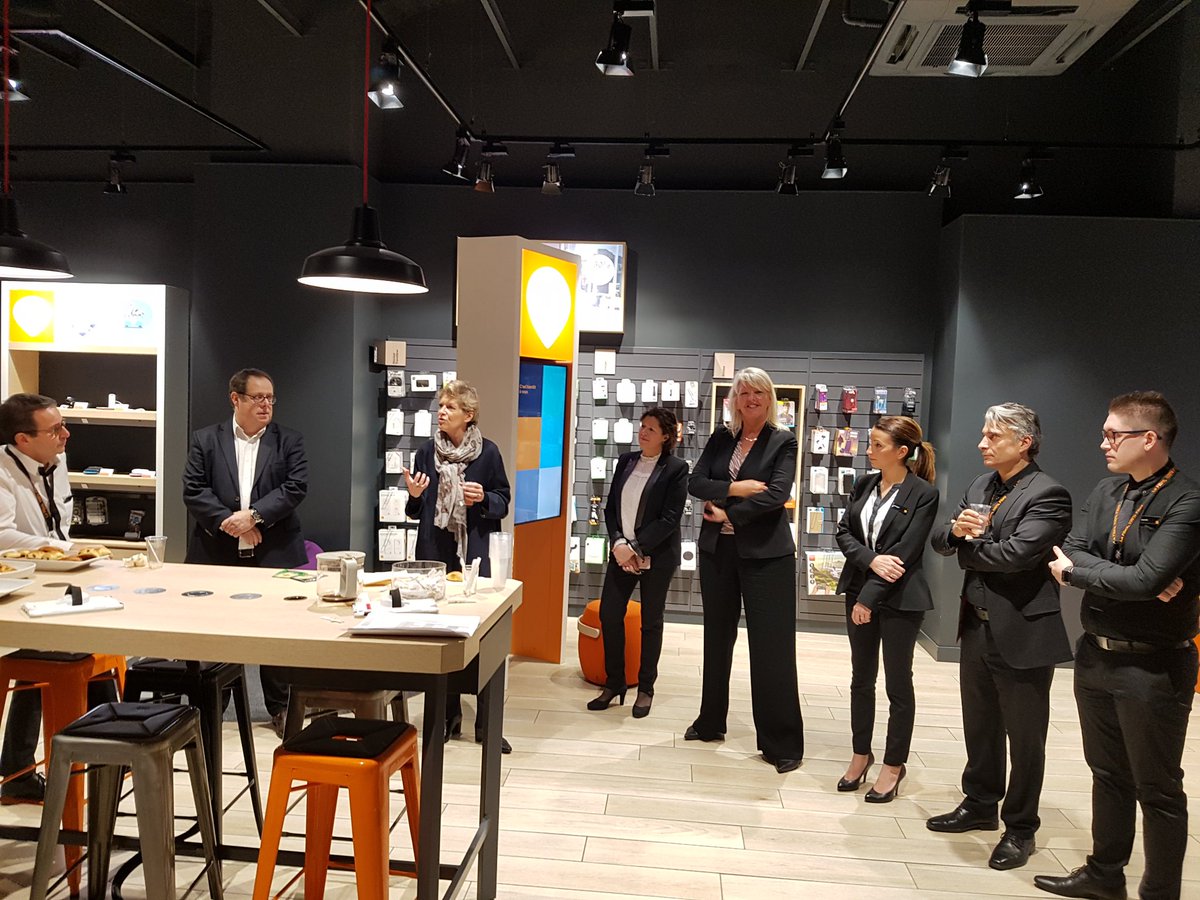 Très heureuse d'accueillir <a href="/fabiennedulac/">Fabienne Dulac</a> à la rencontre des équipes #Orange_Nord avec, ce matin, une première étape au sein de notre magnifique SmartStore de <a href="/VilledeReims/">Ville de Reims</a> 🤗