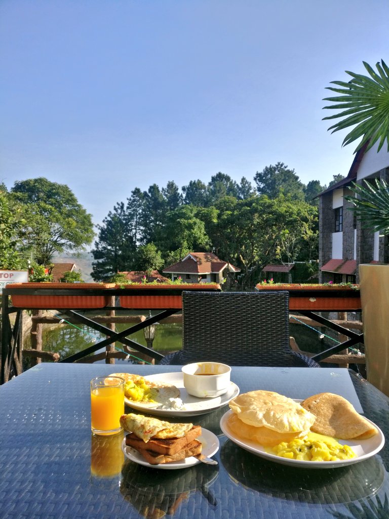 IamAmmarr's tweet photo. Whattay Royal vacation this was!! Thanks @TreeboHotels for 7 days of extreme pampering at 4 super luxurious properties in #Kerala! The treebo properties completely blew us of with the serene locations and service quality. Look forward to more such amazing experiences in future! https://t.co/AggjoNVGs9