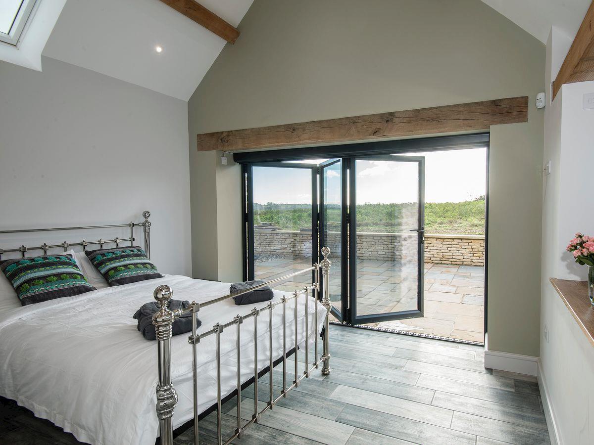 Beazer’s Barn in Marshfield, near Chippenham, Wiltshire, lies just 6 miles away from the beautiful city of Bath, this barn conversion has lots of history behind it and is a great base to tour the area.
View more information, availability and pricing here - goo.gl/U1xSKk