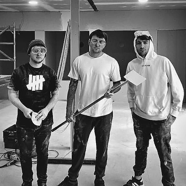 bmthitaly's tweet photo. 🇬🇧
Finally they found a real job! 😂 Where's @matt__kean? 🙃 🇮🇹
Finalmente hanno trovato un lavoro vero! 😂
Dov'è Matt? 🙃 https://t.co/KwN6EotgnJ