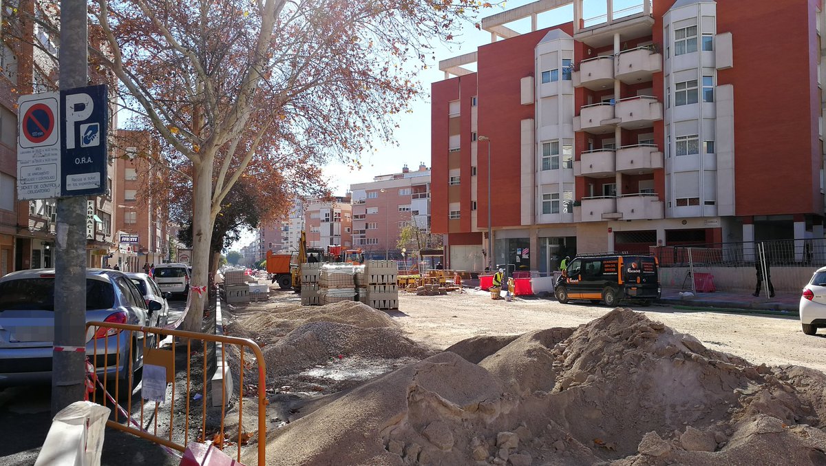 lorcafunciona's tweet photo. 🚧🏗️ Nuevos avances se suman a la renovación urbana de la Alameda de Cervantes: https://t.co/bTNlnbIjPS #LorcaFunciona https://t.co/7fOqMGPyoC