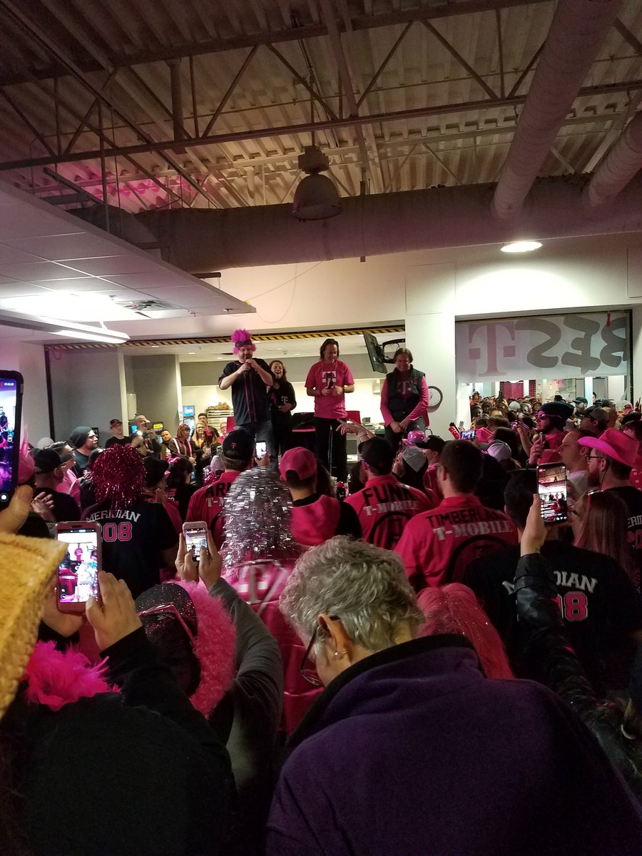 lorikatmeow's tweet photo. Turnin it to 11 with my #208TEX community and the rest of the #Meridian call center. Surprise #Legere and the #LegereDoll appearance today! Wow that was a badass start to work! Gotta love working for such an awesome company!(: @FrostNFears https://t.co/JhBXRBEhER