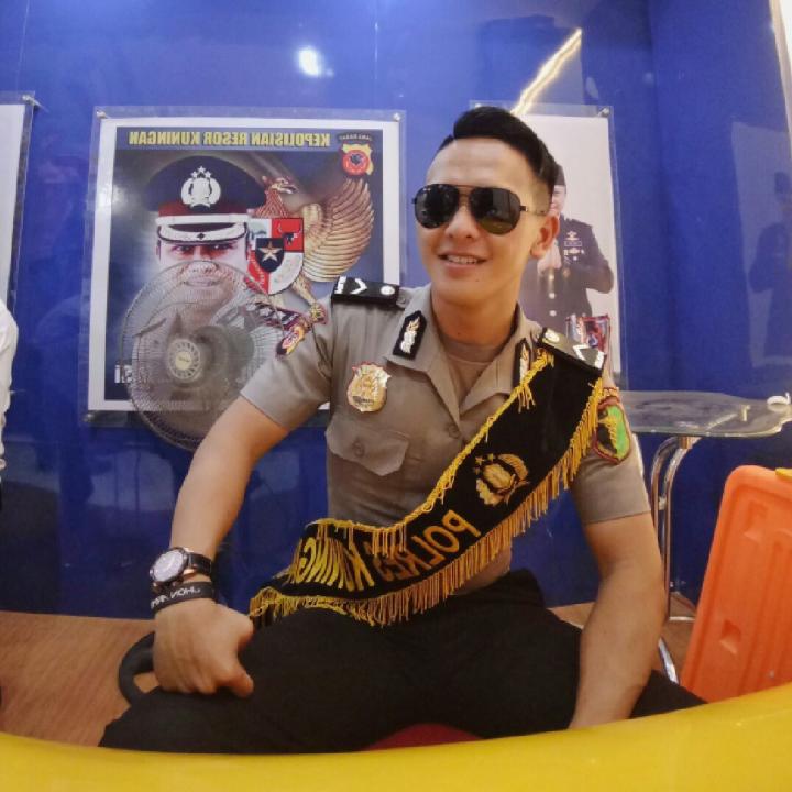 syed_agil's tweet photo. OMG! Kamu harus melihat ini. #BIGOLIVE > take him out.  
https://t.co/K1XncFyjyL https://t.co/PmrqzTR0x8