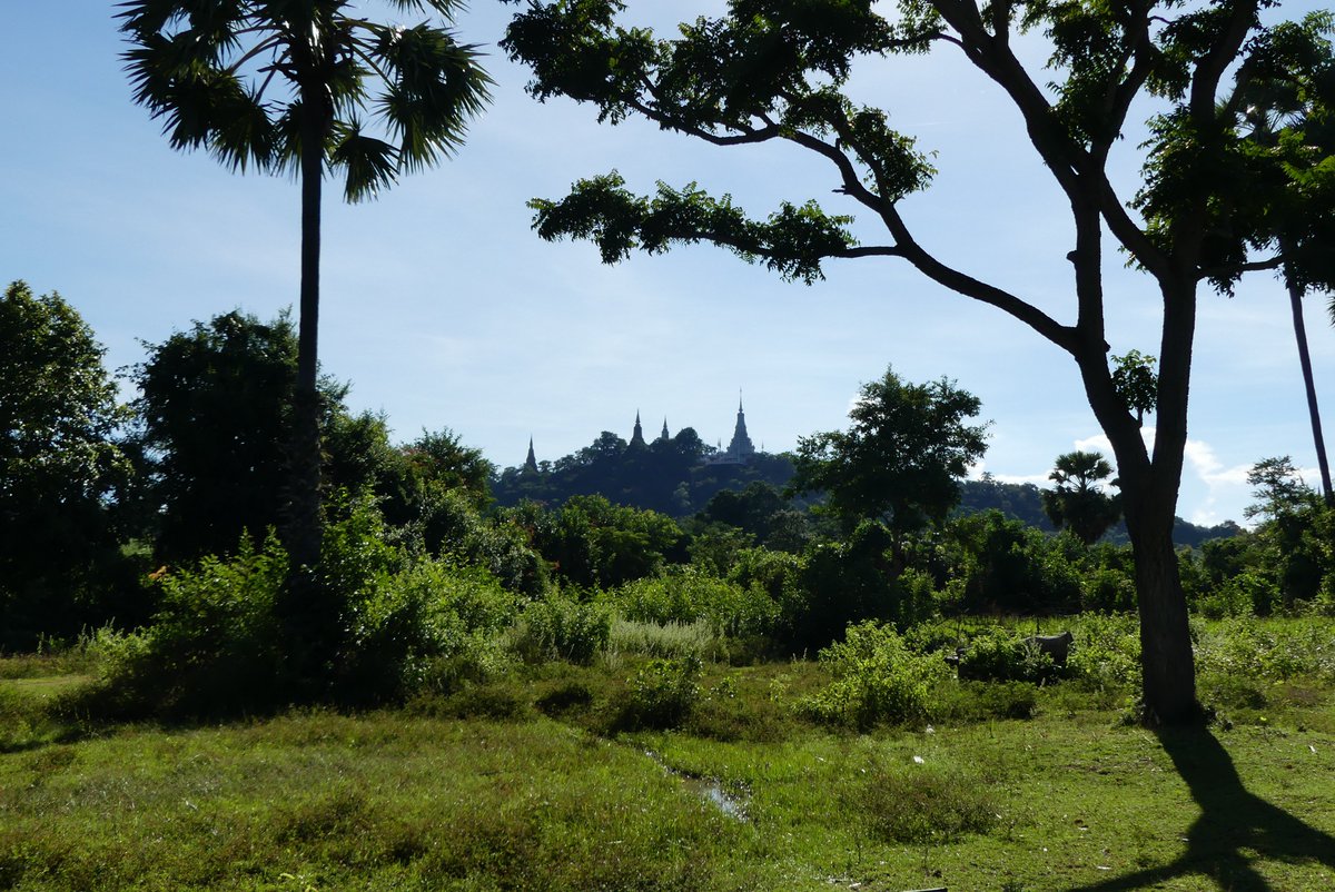 dr_marpol's tweet photo. Until early Feb our team from @Flinders @FLINArchaeology, Cambodian Ministry of Culture and @nabunken are back to excavate at Cambodia's 16th/17th C capital Longvek - digging in the shadow of Cambodia's Kings at Phnom Preah Reach Troap @Flinders_RDS @HCAFlinders @arc_gov_au https://t.co/0zesnICg2T
