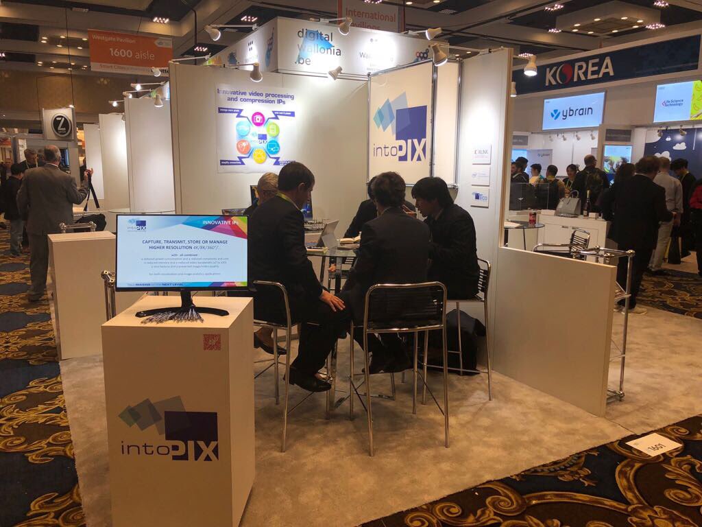PDELCOMMINETTE's tweet photo. 14 PME et start-ups wallonnes sur le plus grand salon high-tech du monde : de beaux succès en perspective. Les Wallons sont décidément ambitieux ! #CES2018 #Awex_Belgium https://t.co/9P1KfOEI8j