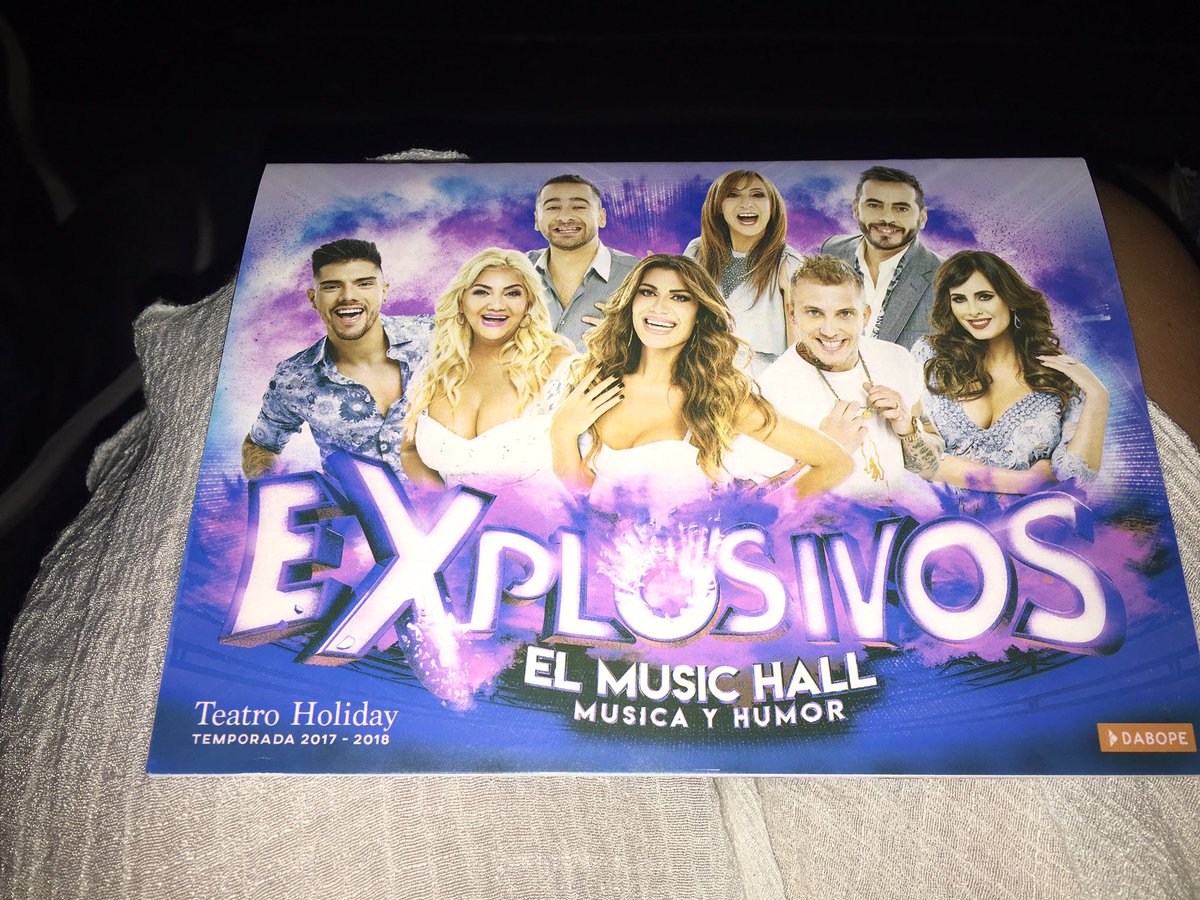 MonzonRocio_'s tweet photo. Noche de Teatro LA MEJOR OBRA DE CARLOS PAZ🙌 #explosivos @Flordelav @elpolacoOficial @SilvinaLunaWeb @gflorimonte @SantiGriffo https://t.co/LX0blBZwfJ