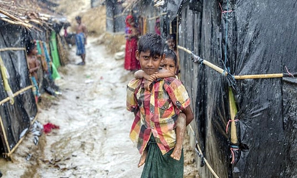 SRAntiFascism's tweet photo. #RohingyaChildren #LeftStranded
Amid Garbage&amp;Muck In #Μιανμάρ
#ΗνωμέναΈθνη WarnsOf #ToxicFear
Among TensOf1000sOf #Παιδιά
Trapped In #RakhineState
SomeOfWhom HaveBecome
Separated From Their #Γονείς
E/El:https://t.co/QjZ46D4jys
#Balukhali
#Πρόσφυγες
#RefugeeChildren
#ChildRefugees https://t.co/Sdo8ewBHBb