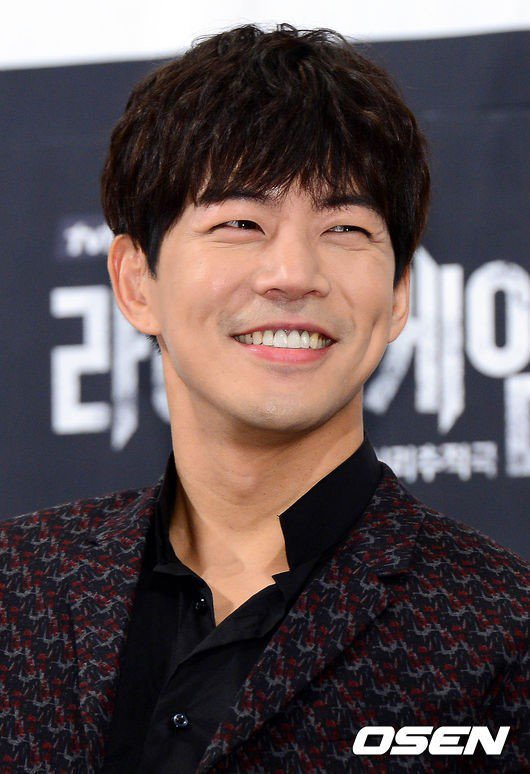 TheDramaKorea's tweet photo. tvN berencana ngejodohin Lee Sang Yoon dan Lee Sung Kyung di drama fantasi 'About Time' yang bakal tayang Senin Selasa mulai Mei 2018. https://t.co/CHhsxlQeRz