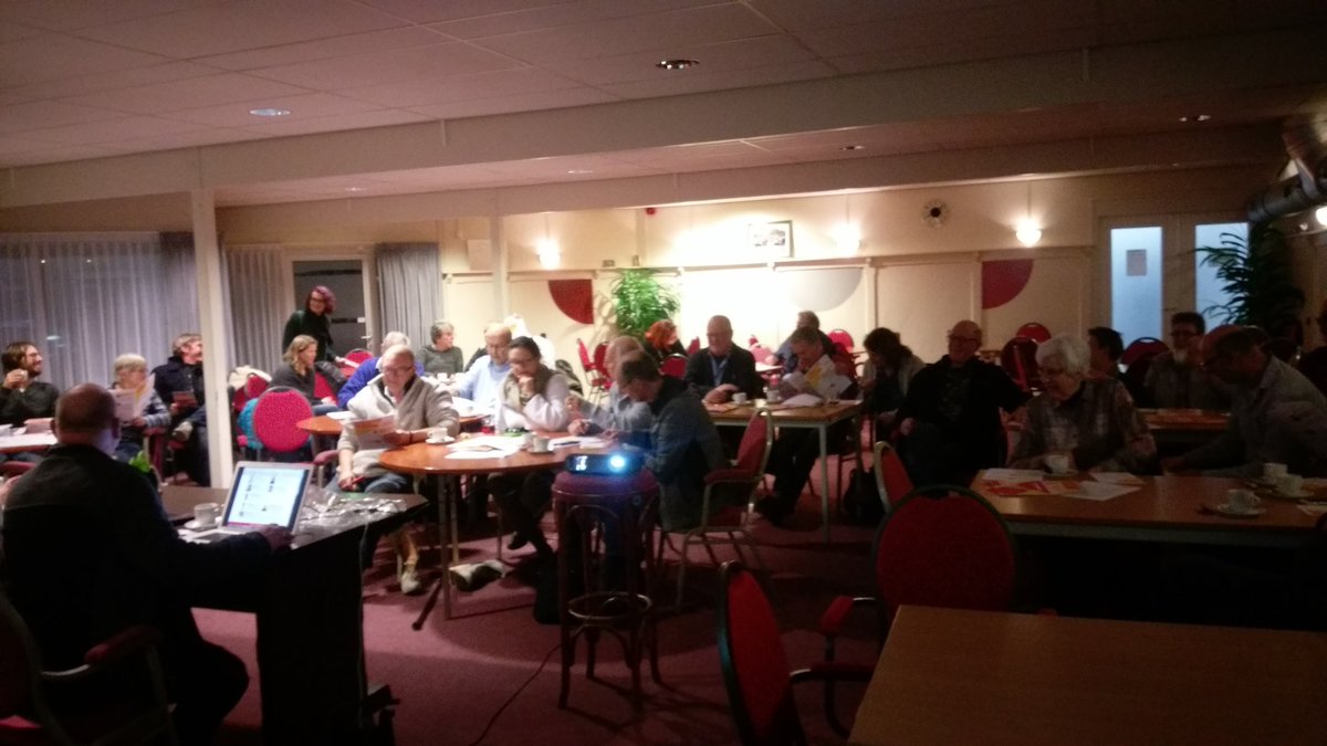 José Louwers heeft gisteren afscheid genomen als voorzitter van SP Uden na 22 jaar. José heeft mee sturing gegeven aan de vele successen van de SP in Uden. Ton Segers mag in haar voetsporen treden. José bedankt, Ton succes. Op 21 maart kan weer massaal op SP gestemd worden.