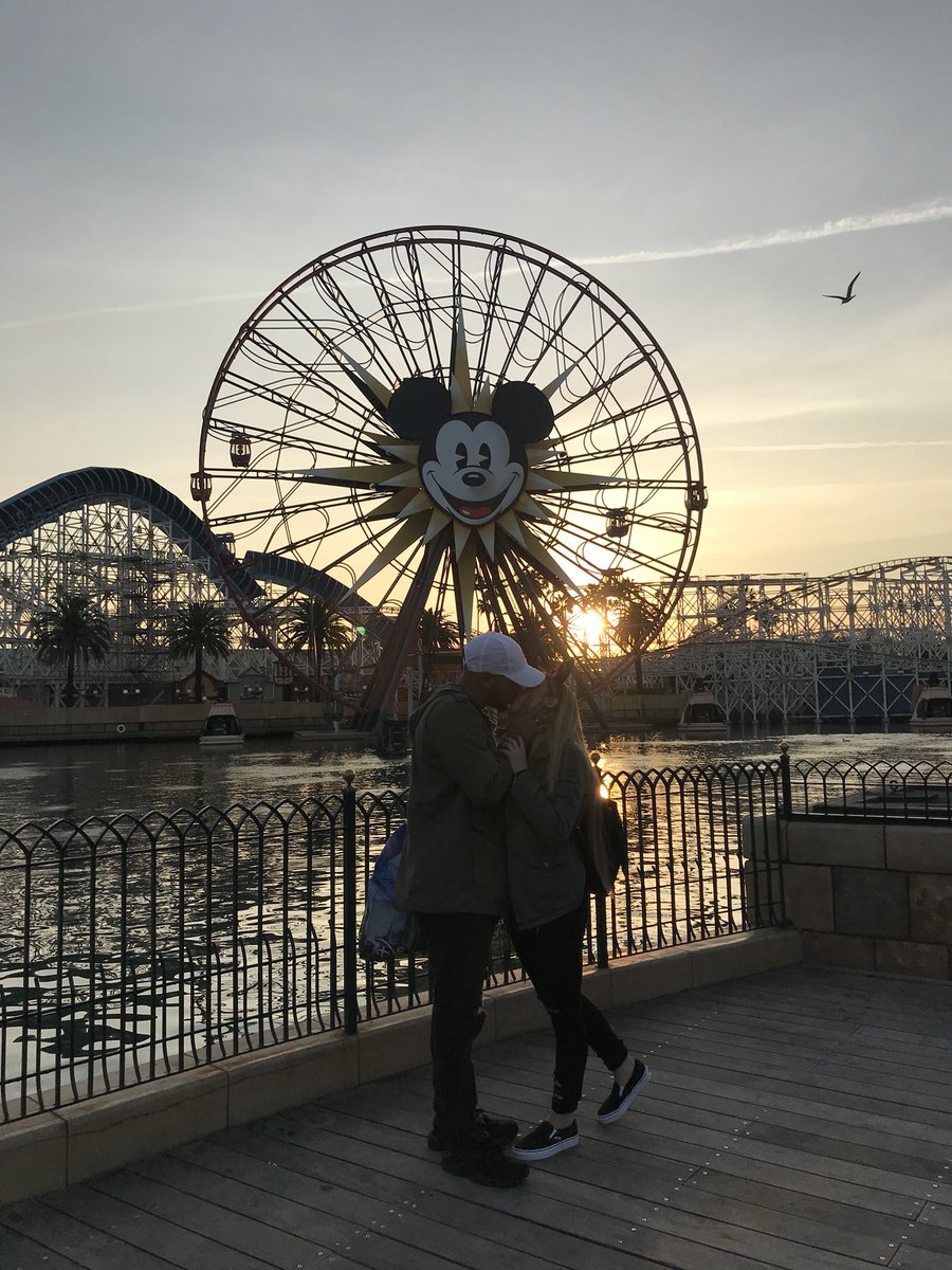 Maga_Riveraa's tweet photo. #DisneylandDayTwo 🎡🎢 https://t.co/ezQI0Vwvk3
