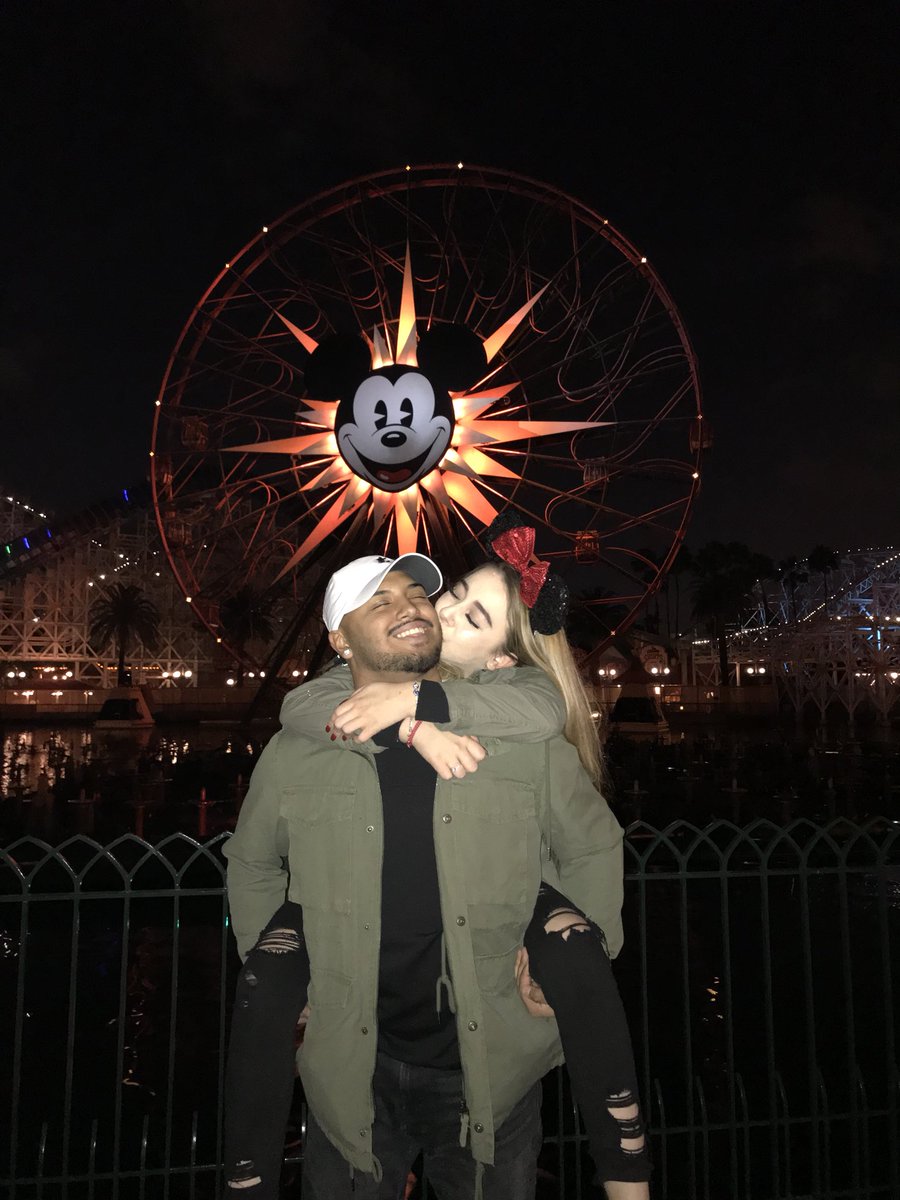 Maga_Riveraa's tweet photo. #DisneylandDayTwo 🎡🎢 https://t.co/ezQI0Vwvk3