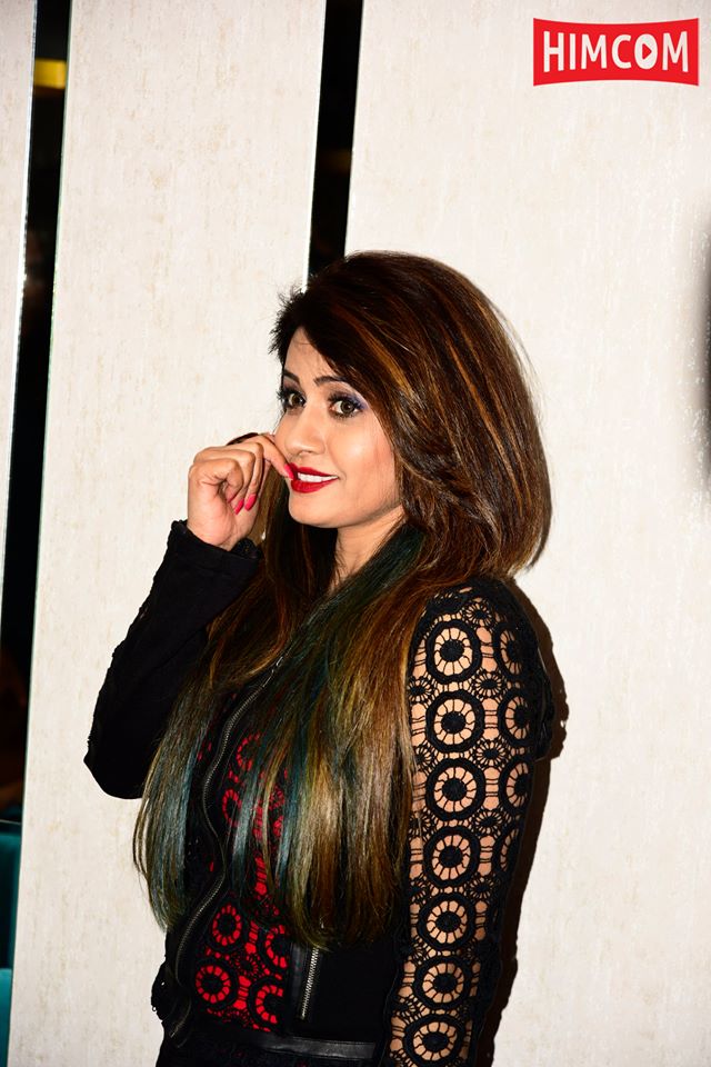 Himcomcreation's tweet photo. HIMCOM Students covered the press conference of Song launch of new party Anthem 'PARDE MAI REHNE DO'.
#HIMCOM #PARDE_MAI_REHNE_DO #MISS_POOJA #DJ_SHEIZWOOD   #New_Delhi #Best_Media_College #BMC #MMC #Course #Anchoring #Journalism #Photography https://t.co/TAUW5Gzndb