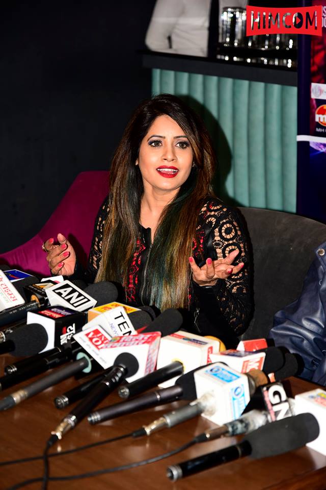 Himcomcreation's tweet photo. HIMCOM Students covered the press conference of Song launch of new party Anthem 'PARDE MAI REHNE DO'.
#HIMCOM #PARDE_MAI_REHNE_DO #MISS_POOJA #DJ_SHEIZWOOD   #New_Delhi #Best_Media_College #BMC #MMC #Course #Anchoring #Journalism #Photography https://t.co/TAUW5Gzndb