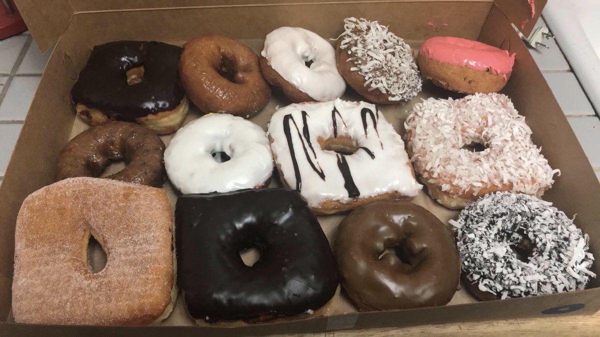 me_robert's tweet photo. Yummm. #vegan #doughnuts #thedonuttery https://t.co/oJSZNatjzh