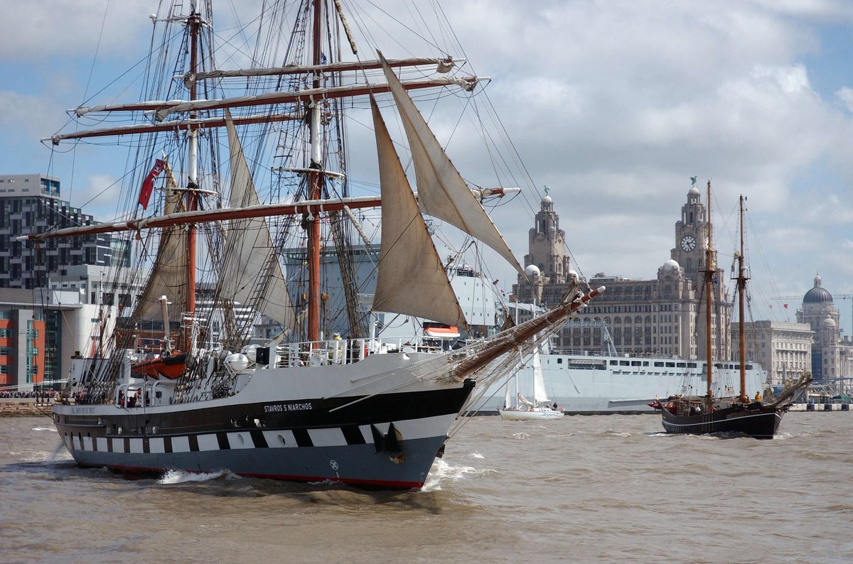 TheGuideLpool's tweet photo. BREAKING: Huge #Liverpool2018 celebrations revealed! 
🙌🏼 Over 40 events &amp; festivals
😊 Majority of events are free
⛵️ Tall ships, wine festivals &amp; pianos
⚽️ Football &amp; rugby league
⛩ Chinese culture &amp; more
✨ 10 years since Capital of Culture
>>>https://t.co/rldlOlakc0 https://t.co/tipu4pX52a