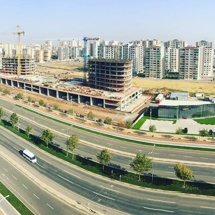Diyarbakır 'ın en gözde yeri 75 cadde de ki "CADDE 75 OFFICE" iş merkezi hızla yükselmeye devam ederken yatırımcılarda bürolarını belirlemeye devam ediyorlar. 0531 782 25 32
Fırat Mah Mahabad Bulvarı No 135 Kayapınar-Diyarbakır