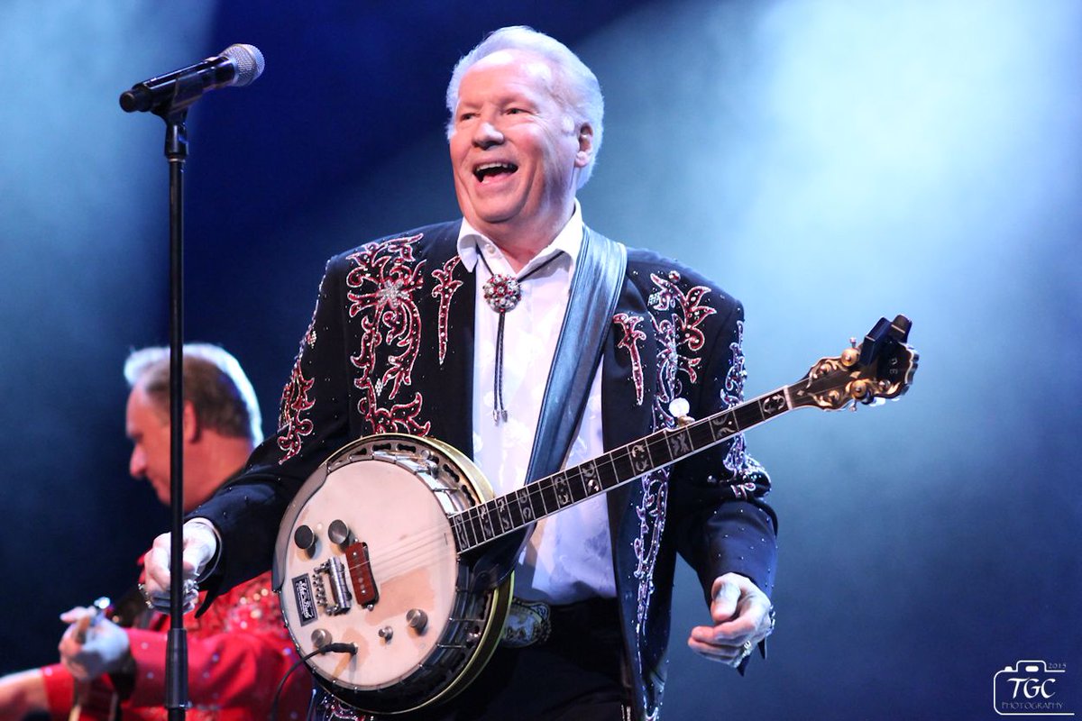 TGCPhoto's tweet photo. Feb 2014 - The man who invented the electric banjo, Mr. @banjobucktrent
#ThrowbackThursday
#HotWinterFun
#Branson https://t.co/RANlnAGKjn