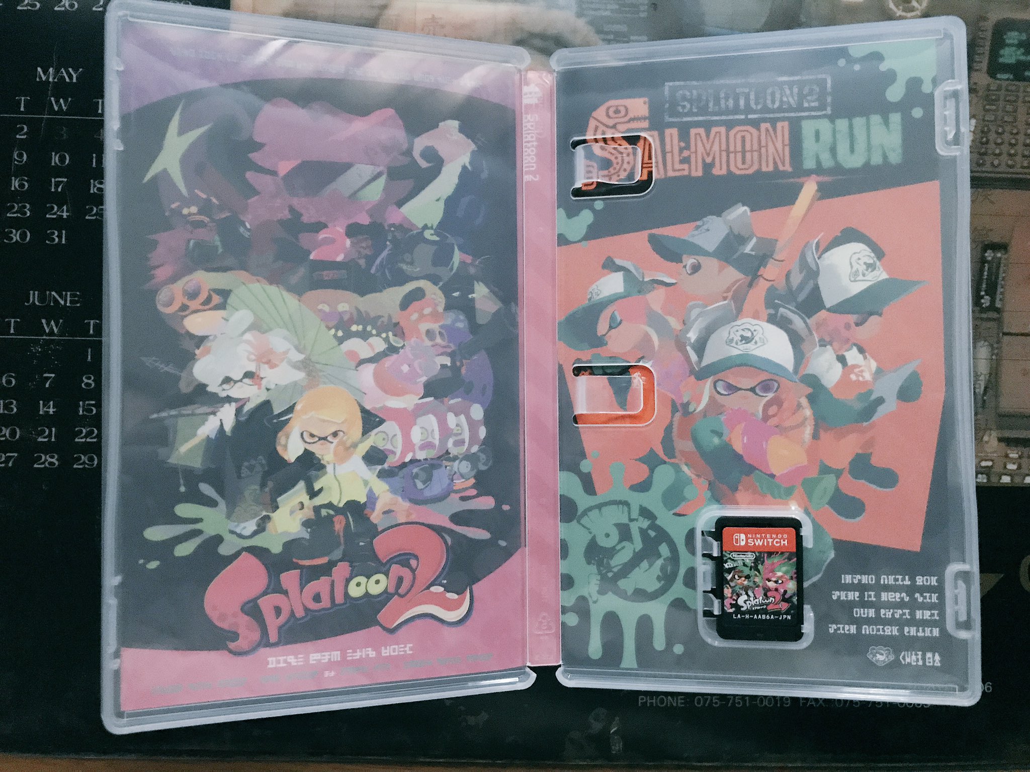 ササキ Switchとスプラトゥーン2をアマゾンでポチったらスプラトゥーンだけが先に届いた 本体が届くまで 説明書 でも読んで精神を高めておくか と思いソフトの箱を開けてみたが説明書が入ってない 今日日紙の説明書もないか 全然ゲーム買わない人間
