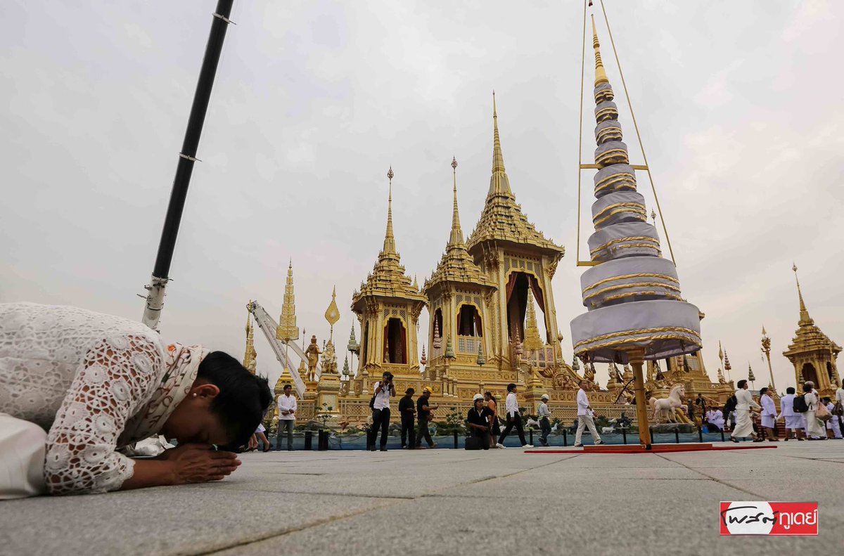 PostToday's tweet photo. พิธีบวงสรวงรื้อถอนและอัญเชิญพระนพปฎลมหาเศวตฉัตรลงจากยอดพระเมรุมาศ
โดยในช่วงเช้ามีพิธีทำบุญตักบาตร อุทิศถวายเป็นพระราชกุศลแด่พระบาทสมเด็จพระปรมินทรมหาภูมิพลอดุลยเดช บรมนาถบพิตร โดยพระสงฆ์ จำนวน 89 รูป ออกรับบิณฑบาตรรอบพระเมรุมาศ
#รื้อพระเมรุมาศ #PostTodayPhoto https://t.co/EyZ0UIOqYY