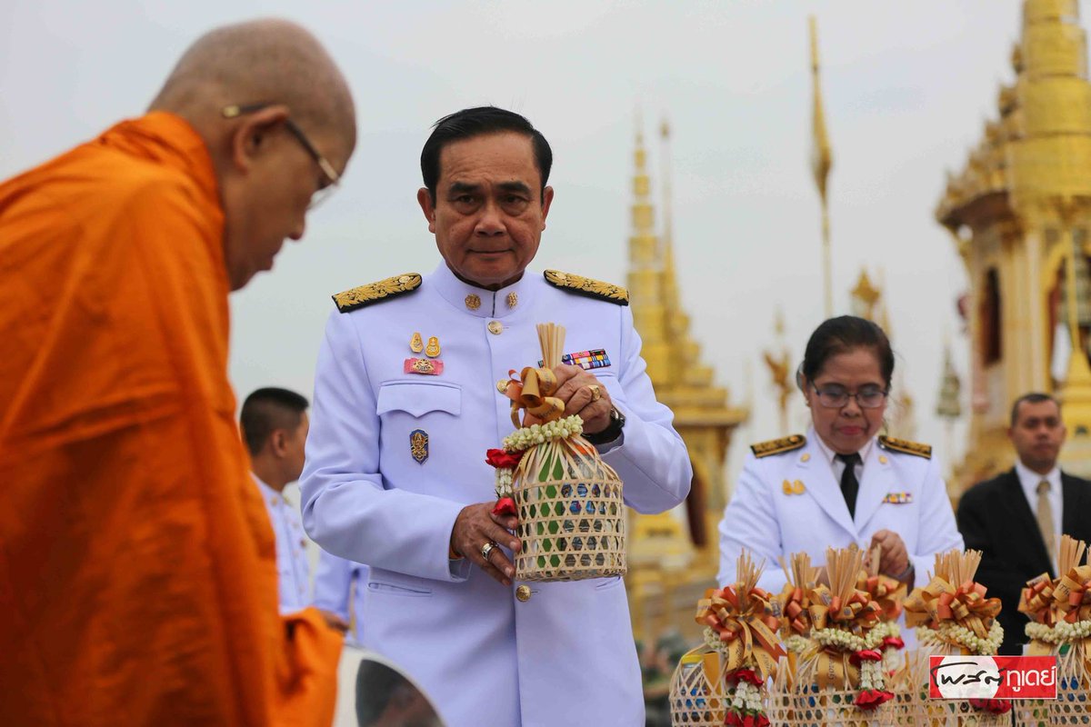 PostToday's tweet photo. พิธีบวงสรวงรื้อถอนและอัญเชิญพระนพปฎลมหาเศวตฉัตรลงจากยอดพระเมรุมาศ
โดยในช่วงเช้ามีพิธีทำบุญตักบาตร อุทิศถวายเป็นพระราชกุศลแด่พระบาทสมเด็จพระปรมินทรมหาภูมิพลอดุลยเดช บรมนาถบพิตร โดยพระสงฆ์ จำนวน 89 รูป ออกรับบิณฑบาตรรอบพระเมรุมาศ
#รื้อพระเมรุมาศ #PostTodayPhoto https://t.co/EyZ0UIOqYY
