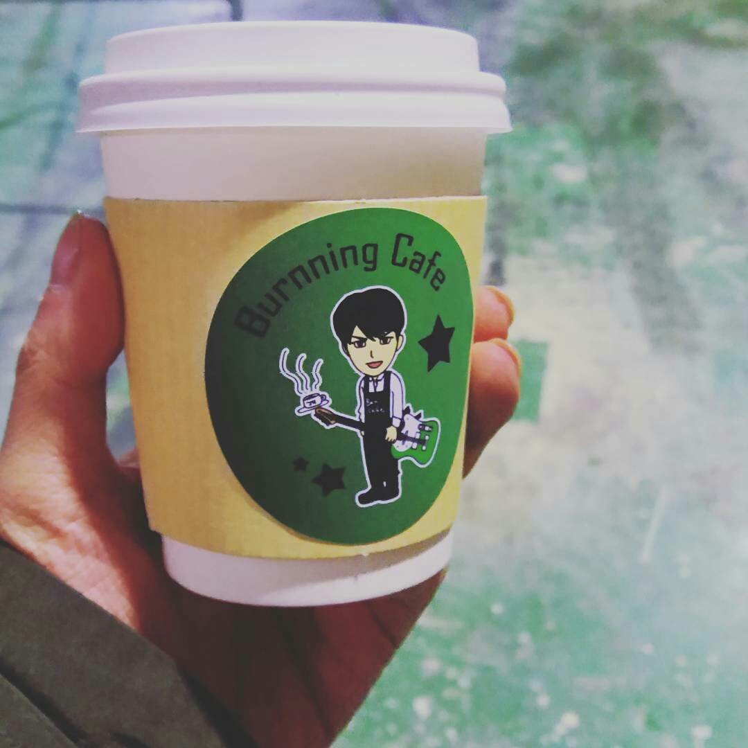 ThatManOhSoo's tweet photo. 180111 Support for #LeeJongHyun from #Japan fan #Project515
https://t.co/QR50hSFXI9 not sure is this sRaff, anyway he is grateful for the drink ๐
#ThatManOhSoo #KimSoEun #KangTaeOh #CNBLUE #5urprise #๊ทธ๋จ์์ค์ #์ด์ข
ํ #๊น์์ #๊ฐํ์ค #OCN https://t.co/JDCEMB6x1Y