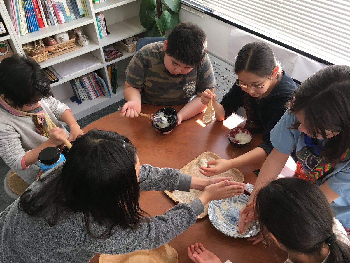 MSTokyoWillow's tweet photo. Mochi pounding to start off the new year! #MSTelementary #MSTjapanese #MSTwillow https://t.co/8r6OLzO5Xc