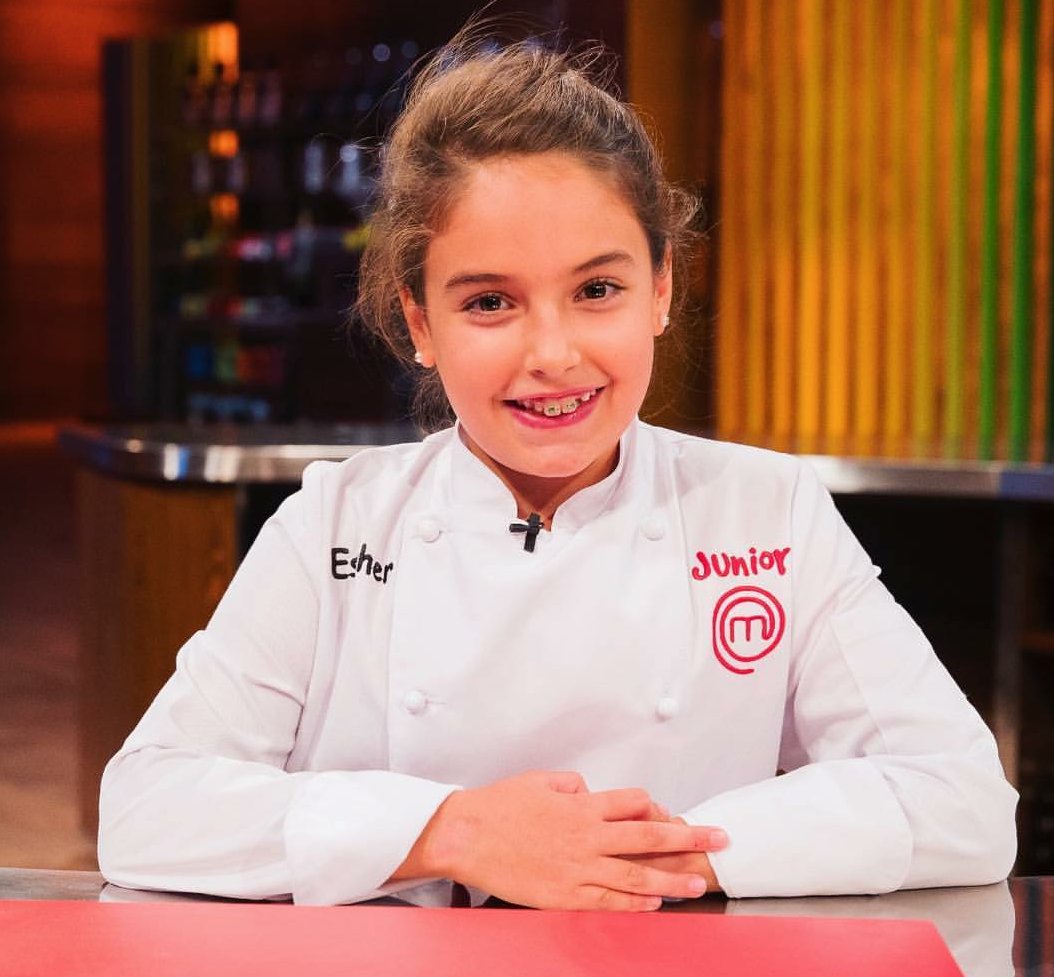 Felicidades <a href="/EstherMCJ5/">Esther MasterChef 5</a> !!! Merecidisima ganadora de #MCJunior de esta edicion.
Detras de una buena cocinera hay una gran persona, y con estos ingredientes el exito esta asegurado!
<a href="/MasterChef_es/">MasterChef</a>