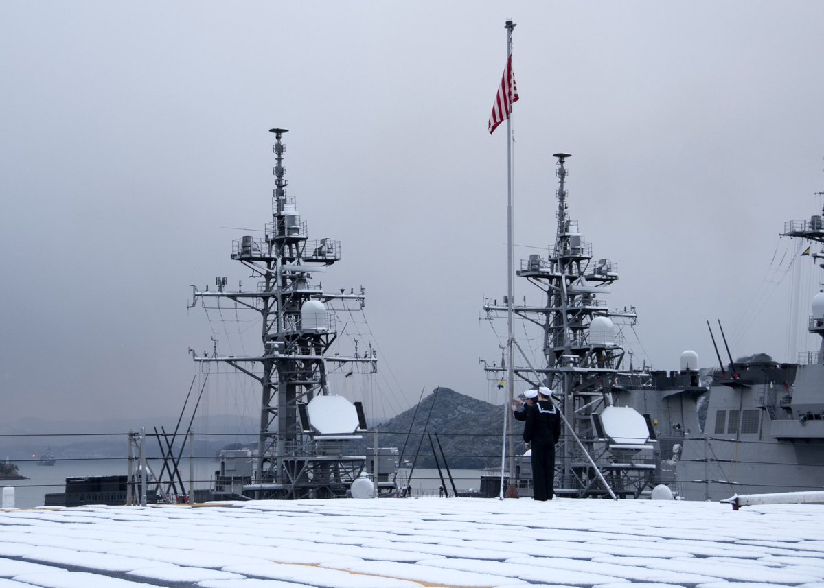 EXSTRKGRU7's tweet photo. Remnants of a snowy eve in Sasebo and continued chilly temps but these Sailors still have the watch. #ForwardReady https://t.co/ApT399gXKr
