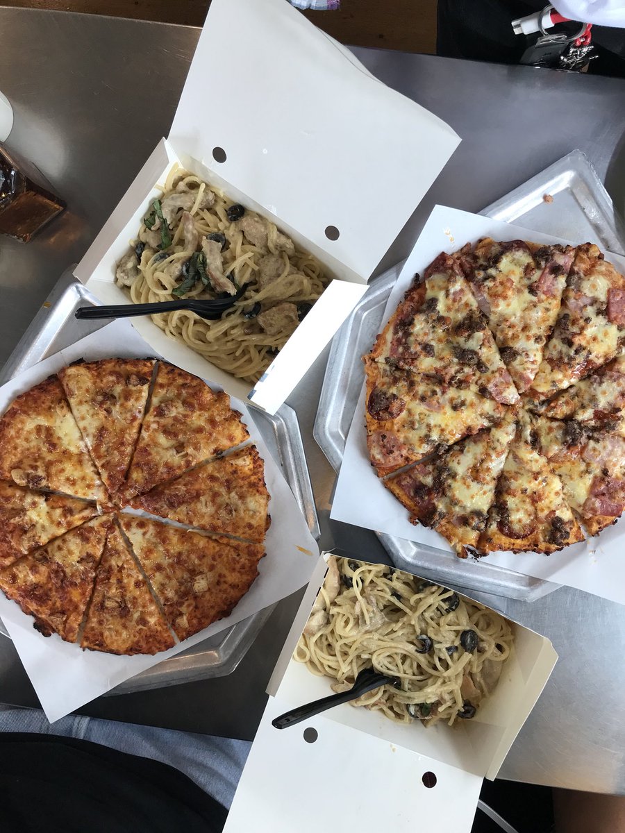 3rdPrinceJ's tweet photo. Cancelled flight again pero possible tonight.π So while waiting Harbor Square and MoA muna with fam.π #StarbucksOneECom #HarborSquare #YellowCab https://t.co/F48b8GL9Rz