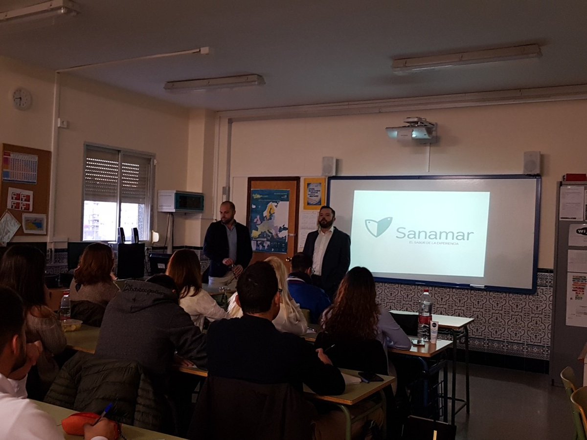 MarketTeacher's tweet photo. Hoy tenemos la suerte de contar con @SomosSanamar para compartir conocimiento exportador   @jlafuentebresca @FP_nra22 @FP_eel11 @mariajesuscha https://t.co/lvyfdp0N4I