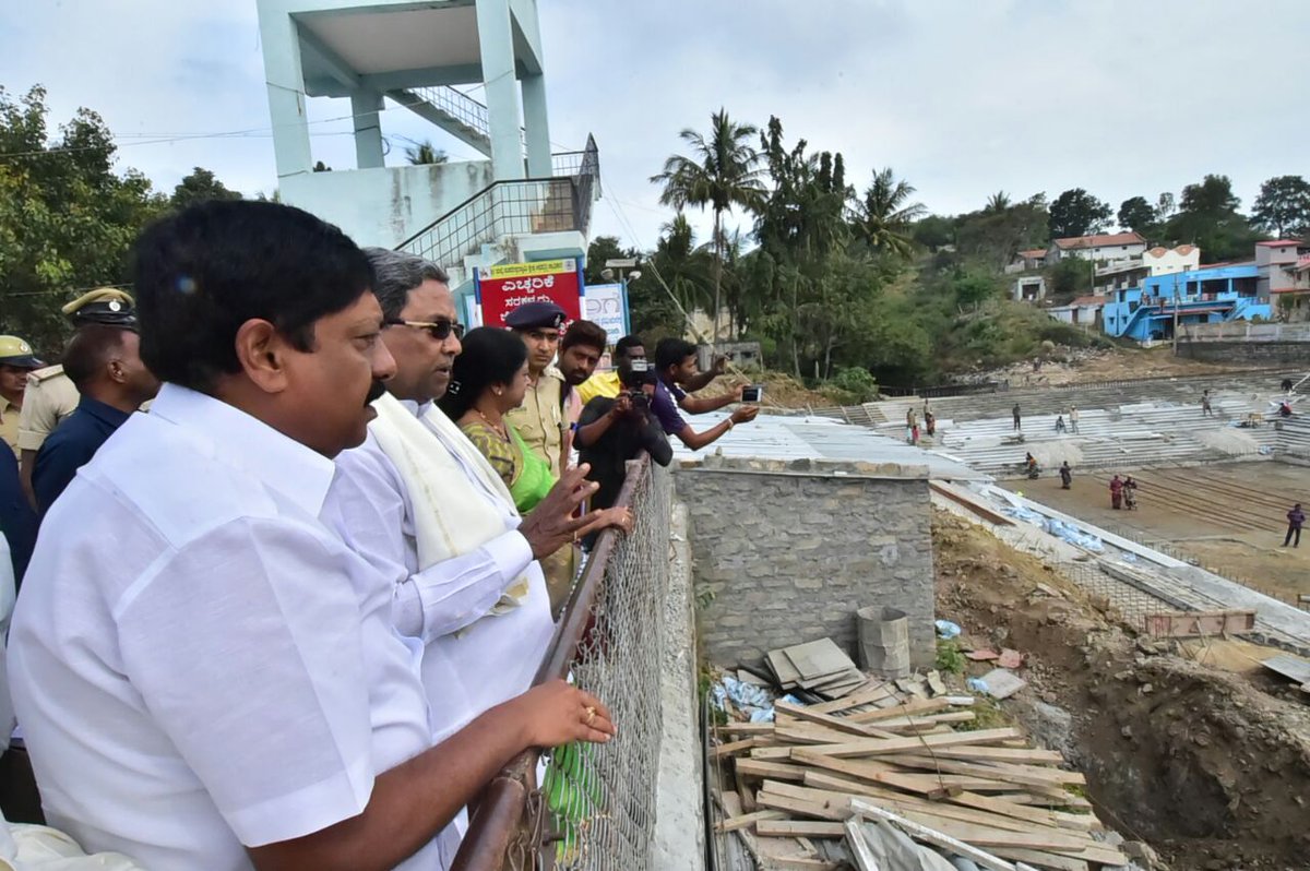 ಮಾನ್ಯ ಮುಖ್ಯಮಂತ್ರಿ <a href="/siddaramaiah/">Siddaramaiah</a> ಅವರು ಮಲೆ ಮಹದೇಶ್ವರ ಬೆಟ್ಟಕ್ಕೆ ಭೇಟಿ ನೀಡಿ ಶ್ರೀ ಮಲೆ ಮಹದೇಶ್ವರ ಬೆಟ್ಟ ಅಭಿವೃದ್ಧಿ ಪ್ರಾಧಿಕಾರದ ವತಿಯಿಂದ ಕೈಗೊಂಡಿರುವ ಅಭಿವೃದ್ಧಿ ಕಾಮಗಾರಿಗಳ ಪ್ರಗತಿ ಪರಿಶೀಲಿಸಿದರು.