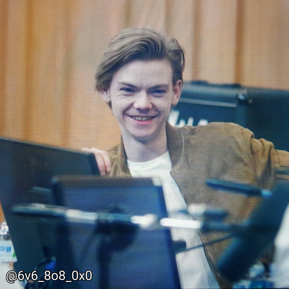UPDATE || Thomas at the Cultwo Show 
[via 6v6_8o8_0x0] 

His beauty truly is eternal! 😍💘