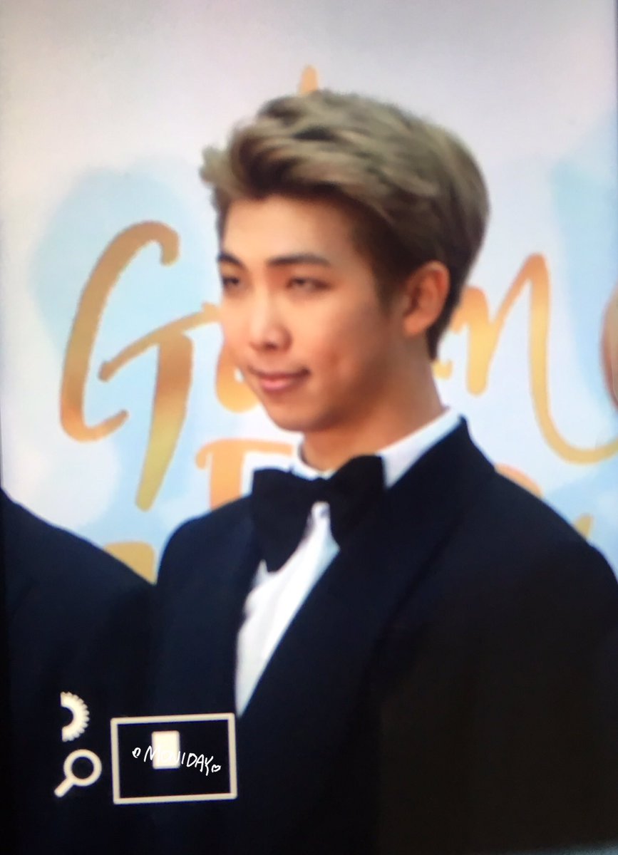 몬이데이*･ tweet media
