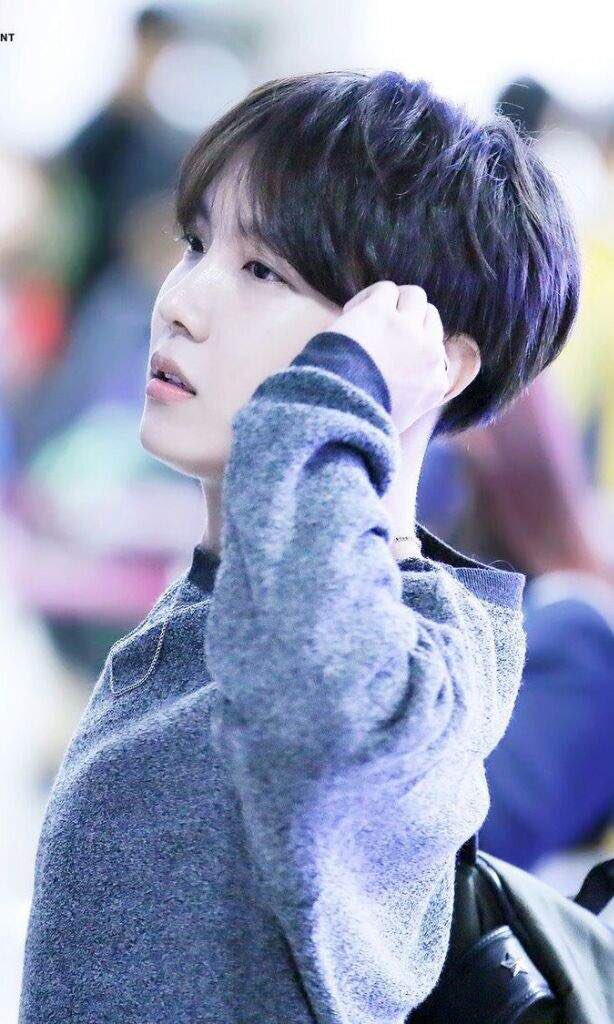 BTSbornfirst's tweet photo. Because everyone deserves to have to remember how to breathe when faced with the gorgeousness that is our sunshine Hobi

Vote @BTS_twt #BTS for #BestBoyBand in #iHeartAwards https://t.co/uLiRoqOdgZ