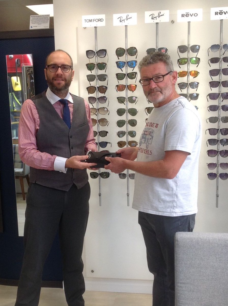 Check out our Google review winner Paul receiving his pair of Rayban sunglasses - he collected them the day before his holiday which was rather fortuitous!

#googlereview #winner #competitionwinner #rayban #raybanglasses