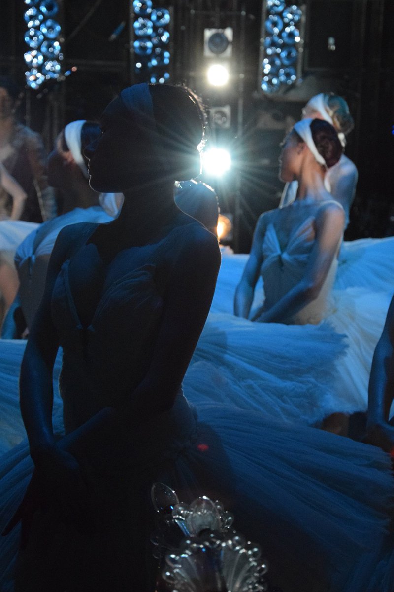 Premiere für SCHWANENSEE - Heute, 19.30 Uhr
Gastspiel des SNG Opera in balet Ljubljana
Wir wünschen dem gesamten Ensemble Toi Toi Toi!!!
#sngljubljana #schwanensee #swanlake #stadttheaterkla #klagenfurt #ballett