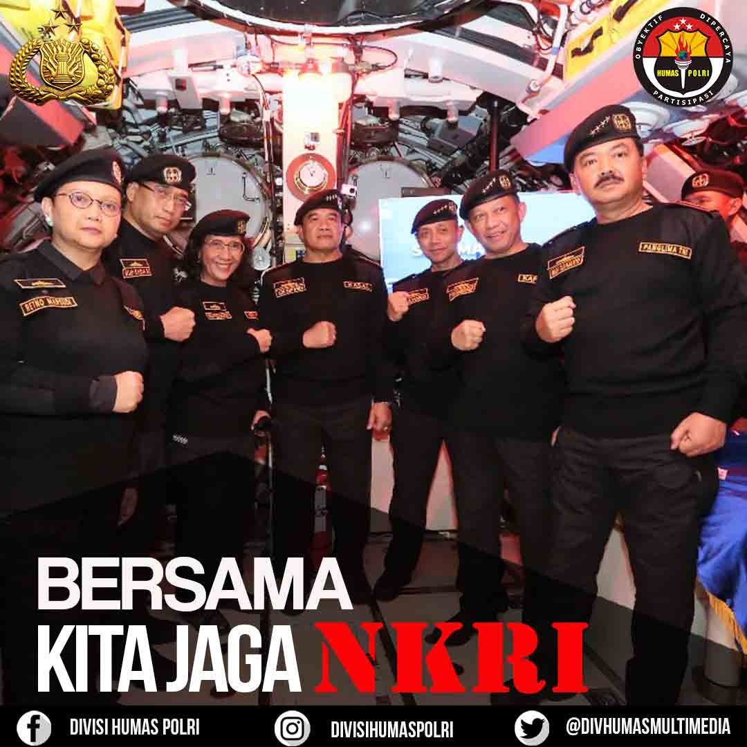 NKRI adalah negara yang memiliki satu kesatuan teritori dari Sabang sampai Merauke dan dari Miangas sampai pulau Rote, satu kesatuan bangsa yang disebut bangsa Indonesia. Mari kita jaga keutuhan NKRI 👮‍♂️#kapolri <a href="/Puspen_TNI/">Pusat Penerangan TNI</a> #TNIPolriSolid #TheBestPol bit.ly/2mprp0a