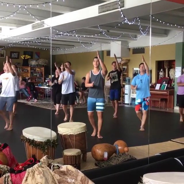 KeAoHula's tweet image. The men of Halau Na Kamalei O Lililehua under the direction of #Kumuhula Robert Cazimero...practicing to the beautiful music of @keauhouband 
#thehulaworld #keaohula #hulaislife #thehulapost 🎥 @poi_planet
・・・
Love Keo’s hula fam so much. They are my brothers now and such…