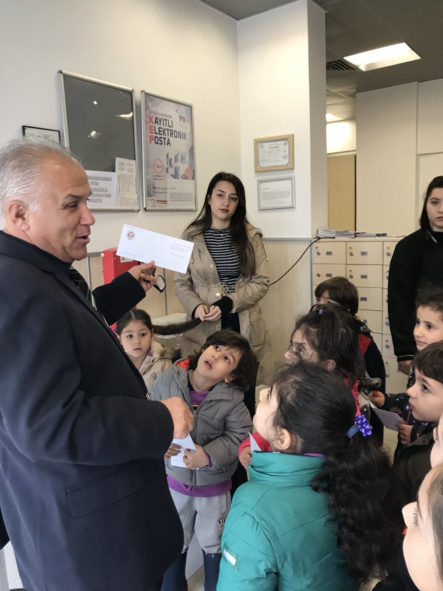 Zeynep__Guvenc's tweet photo. KG1 grubu #osbep etkinliği kapsamında alan gezisi yaparak #postane ziyaretini gerçekleştirdik. Sevdiklerimize gönderdiğimiz mektupların adreslerine ulaşmalarını heyecanla bekliyoruz. @UgurOkullari @mersinugurokulu @TugbaAbanoz @nilcicek @FATIH_SARITASLI @orhangndn @EsenerAyhan https://t.co/nP7x22iP7n