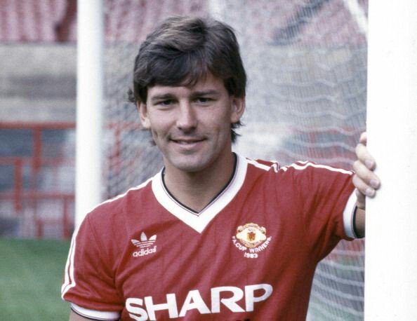 Happy birthday to our legendary former captain Bryan Robson! 