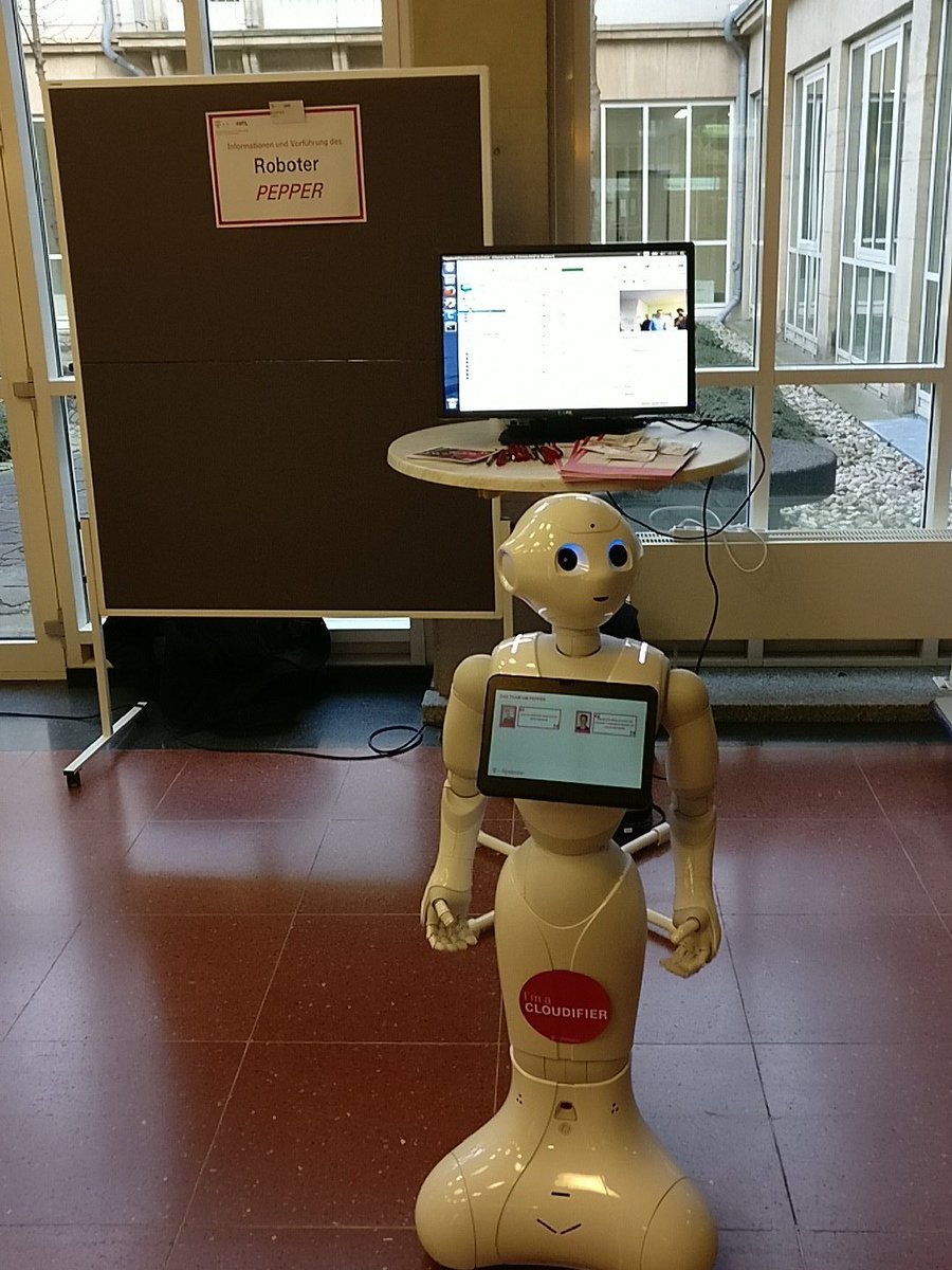 Heute bin ich auf dem Tag der offenen Hochschule der @HfTL kommt vorbei.
#magenta #telekomwall #tsi #telekom #hftl