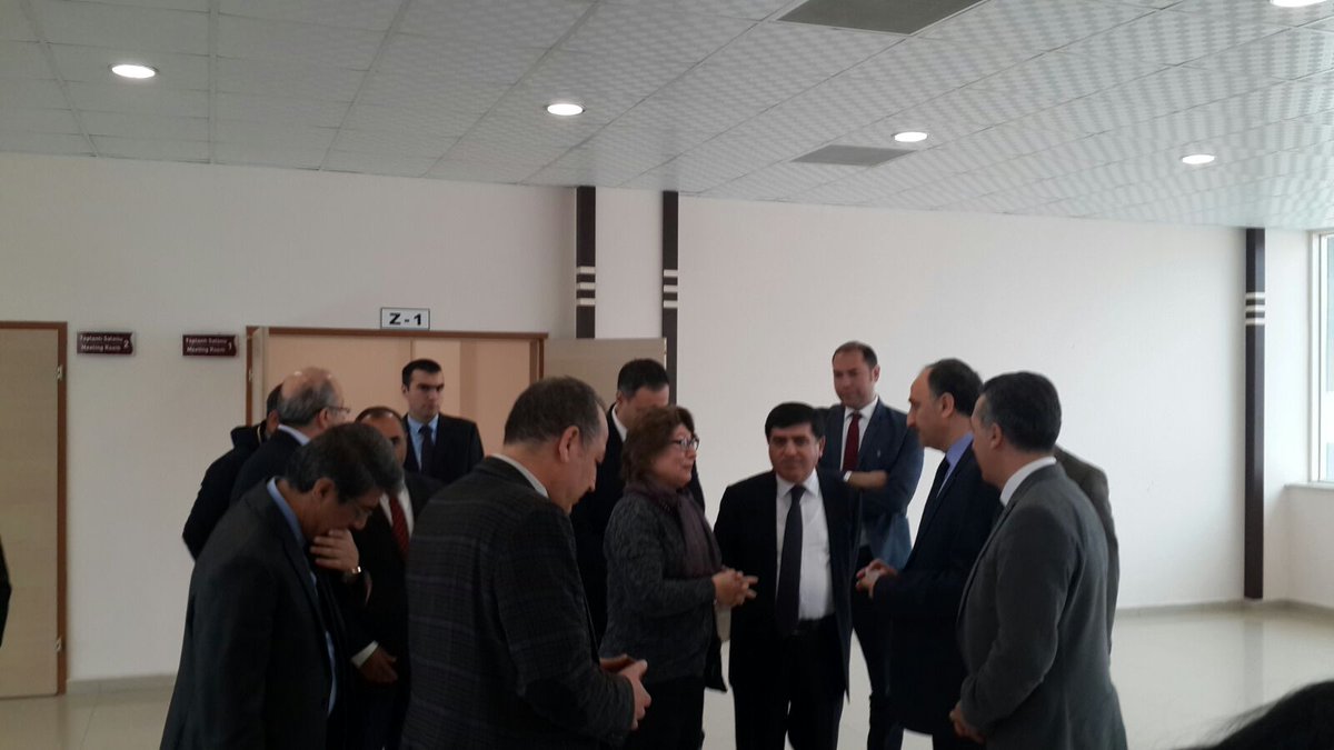 urfateknokent's tweet photo. @undpturkiye Mukim Koordinatörü Irena Vojackova Sollorano, Temsilci Yardımcısı Seher Alacacı, @gap_idaresi Başkanı @SKarahocagil, Başkan Yardımcısı Mehmet Açıkgöz ve diğer katılımcılara @urfateknokent 'te @YENIGUNKASIM tarafından TGB2 ve TGB3 projeleri hakkında sunum yapıldı.. https://t.co/9ReeJdIs8X