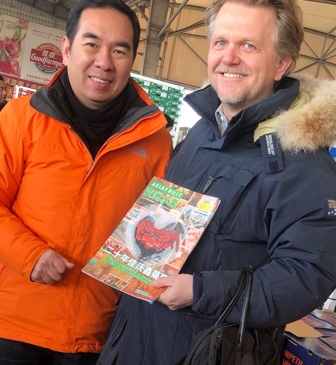 chrisfruitnet's tweet photo. Delivering the latest issue of our #AsiafruitChina issue to Andy Wang of River Stone at Huizhan this morning! #亚洲水果 #Asiafruit https://t.co/zKqpBefld2 https://t.co/44pjXnvazj