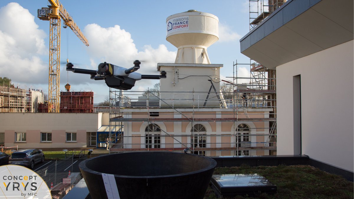 ConceptYRYS's tweet photo. #ChantierYRYS 🚜Cette semaine les travaux ont repris sur le #Chantier du #ConceptYRYS. Les peintres réalisent les bandes sur le @SGplaco et les premiers tests pour la livraison de colis par #Drone sont réalisés par #Atechsys. Innovation à découvrir ici : https://t.co/GA660xSvFW ! https://t.co/WQ4M05LNz9